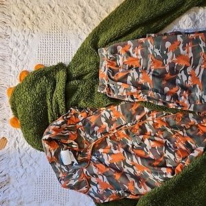 Boys  size 8 dinosaur pj & robe set